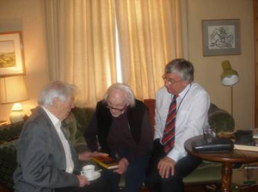 Dr Hywel Francis (right) with Michael Foot (centre) and writer Geoffrey Goodman