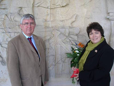 Siân James MP (Swansea East) and Dr Hywel Francis MP (Aberavon) placing a floral tribute at the Lidice Museum