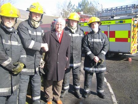 Hywel Francis congratulating Steve Gamble, Crew Manager Port Talbot White Watch and his colleagues.